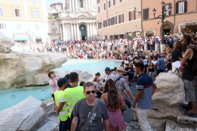 Trevi Fountain - why I stayed n the sidelines